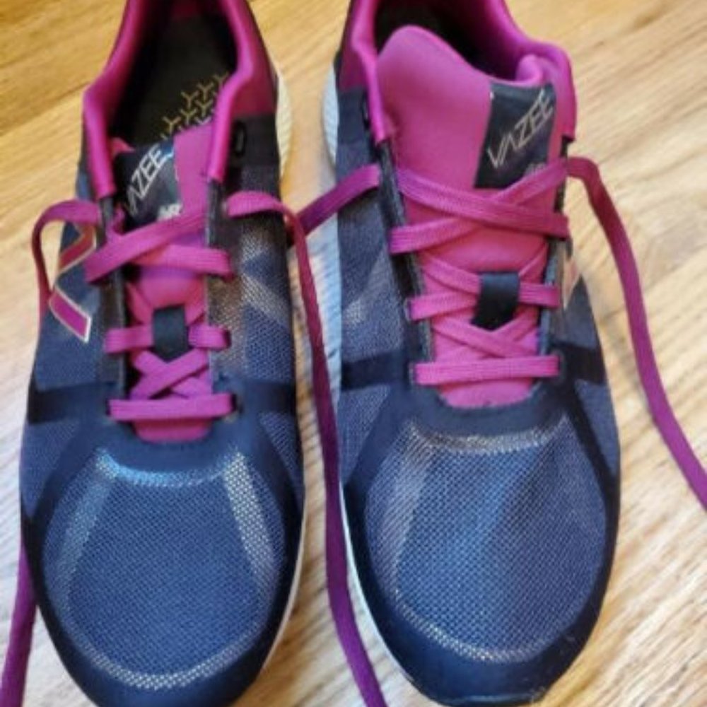 New Balance Women's WX77V1 Training Shoe Size 10B Color: Black & Jewel